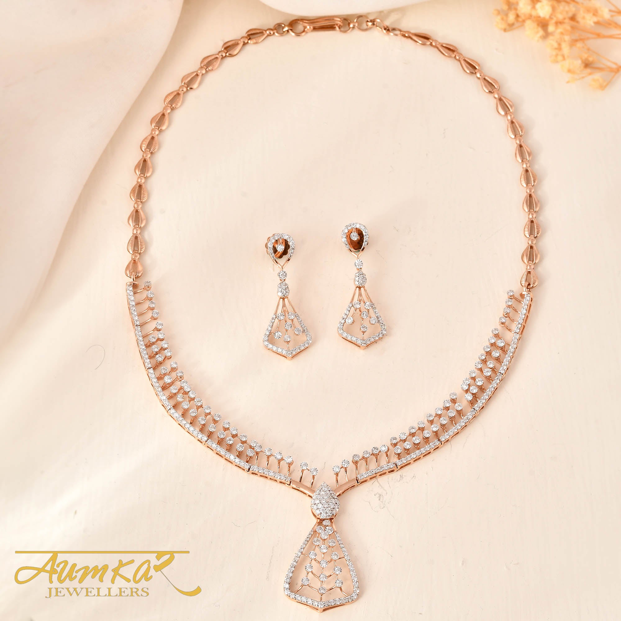Diamond Splendor: Designer Necklace For Unforgettable Occasions
